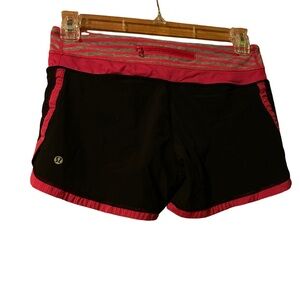 Lululemon Groovy Run Shorts Size 6 pink gray stripe pink Lined